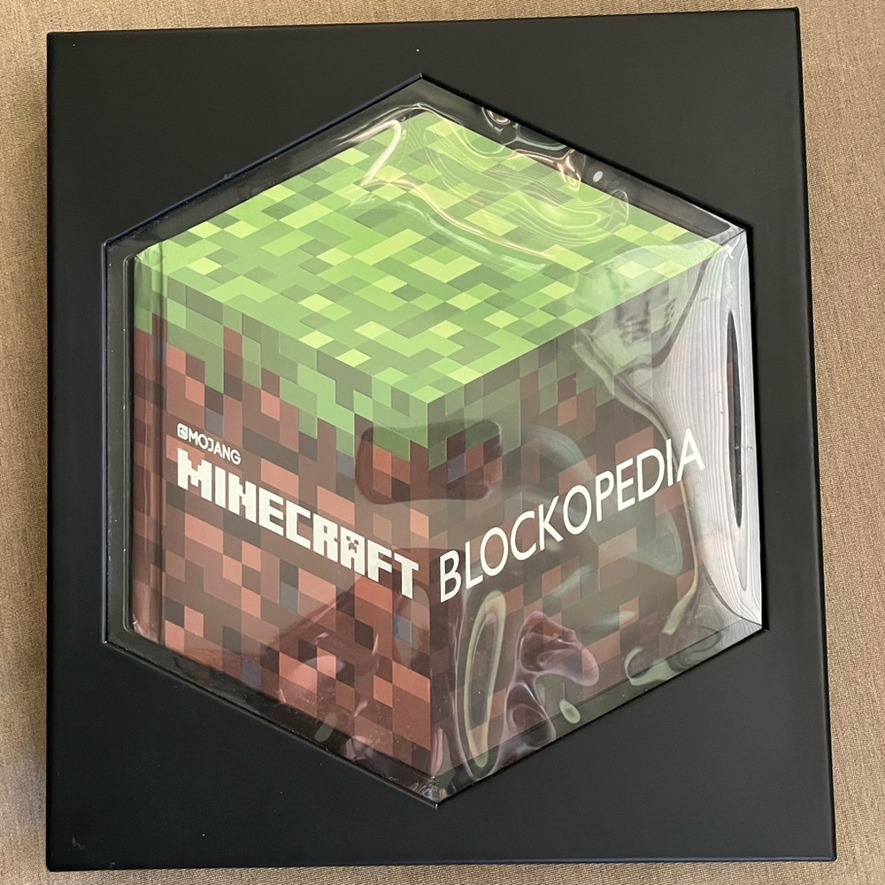 Minecraft Blockopedia Collectible Cube Book